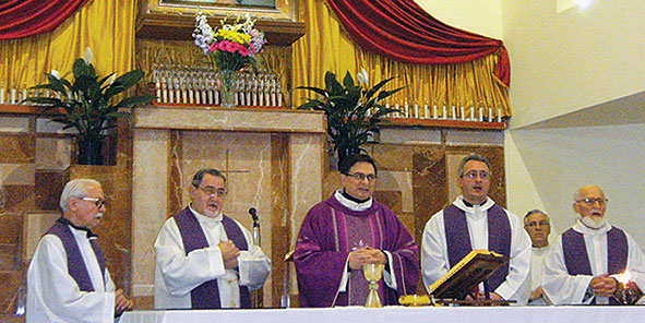 All'altare, i concelebranti alla Messa del 3 marzo (da sinistra): p. Meloni, p. Felotti, p. Giannattasio, don Galatti, p. Lorenzato.