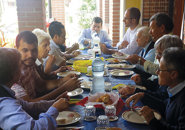 P. Caludio Marinoni ha presentato tra giovani studenti saveriani alla comunità di San Bassiano Vescovo, a Pizzighettone; poi è stato bello condividere il pranzo in fraternità