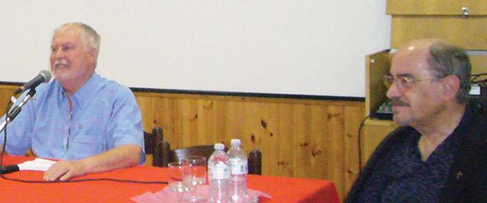 P. Mula durante il suo intervento alla festa dei familiari e dei benefattori il 12 giugno; accanto a lui p. Sergio Cambiganu