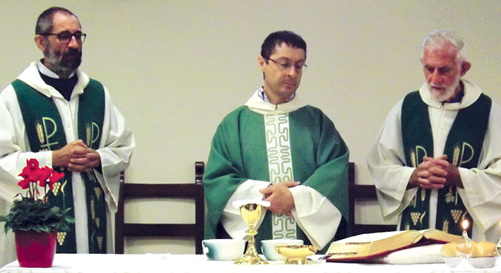 Padre Filippo Rota Martir, direttore di Missionari Saveriani ha partecipato all'incontro con ex-allievi e abbonati; c'era anche p. Giovanni Matteazzi, missionario in Thailandia