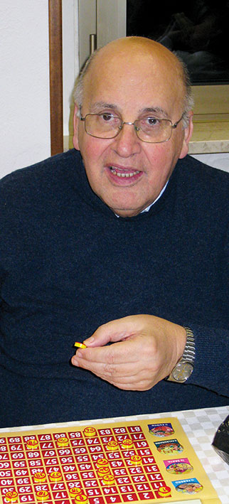 P. Gabriele Ferrari tra un incontro di formazione e una conferenza si dedica volentieri alla tombola