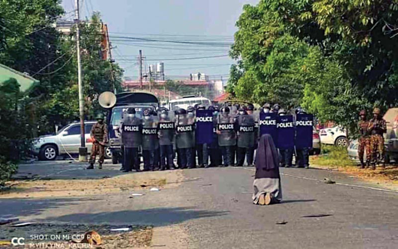 p.6 Myanmar suora e polizia